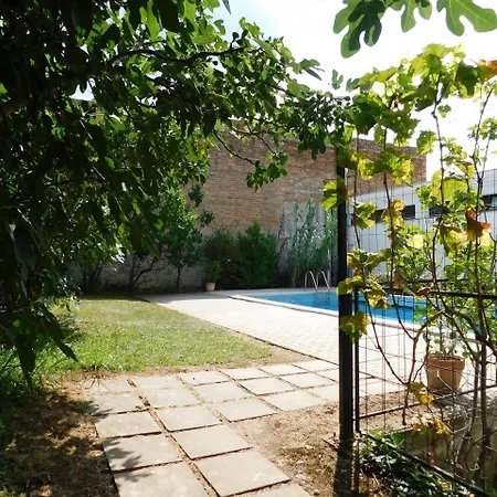 Hungaria Apartman *