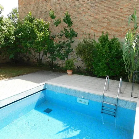 Apartment Hungaria Apartman *